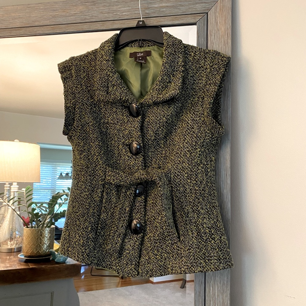Luii, 8, short sleeve button front tie waist tweed top, beautiful & fall must!!